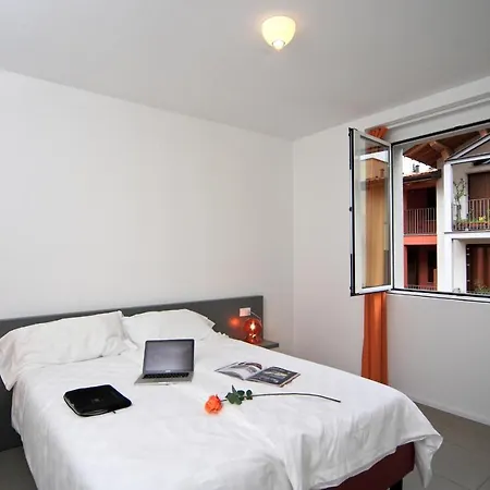 Apartmán Sleeps 6 Pool Air Con T421376